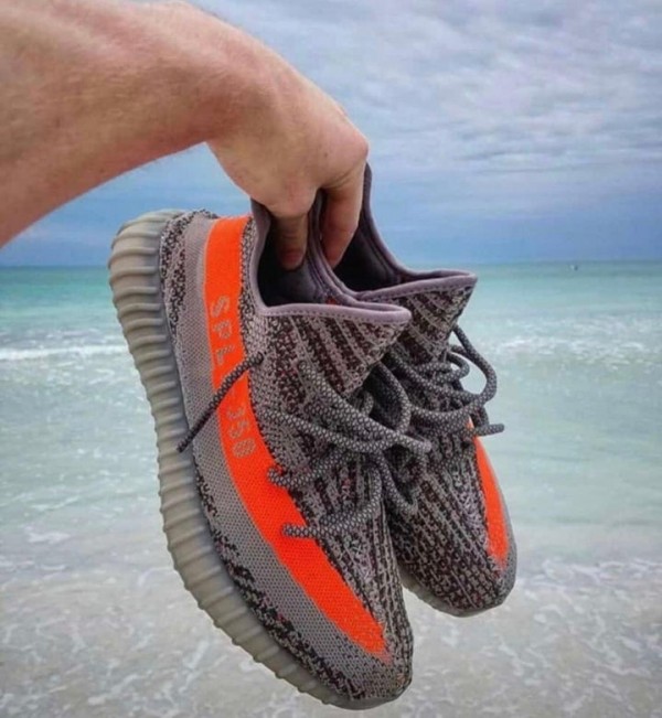 Yeezy turuncu şerit